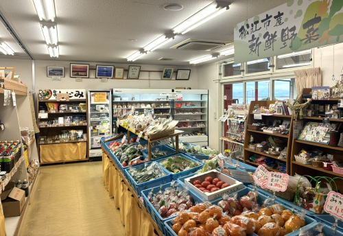 産直野菜が並ぶ道の駅本庄の店内