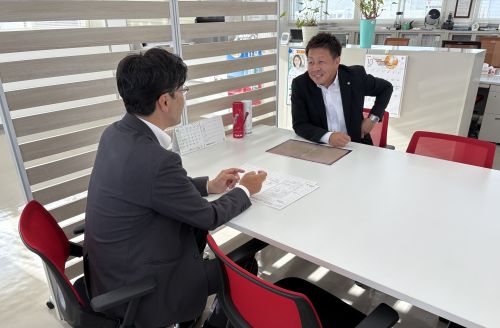 インタビューの様子